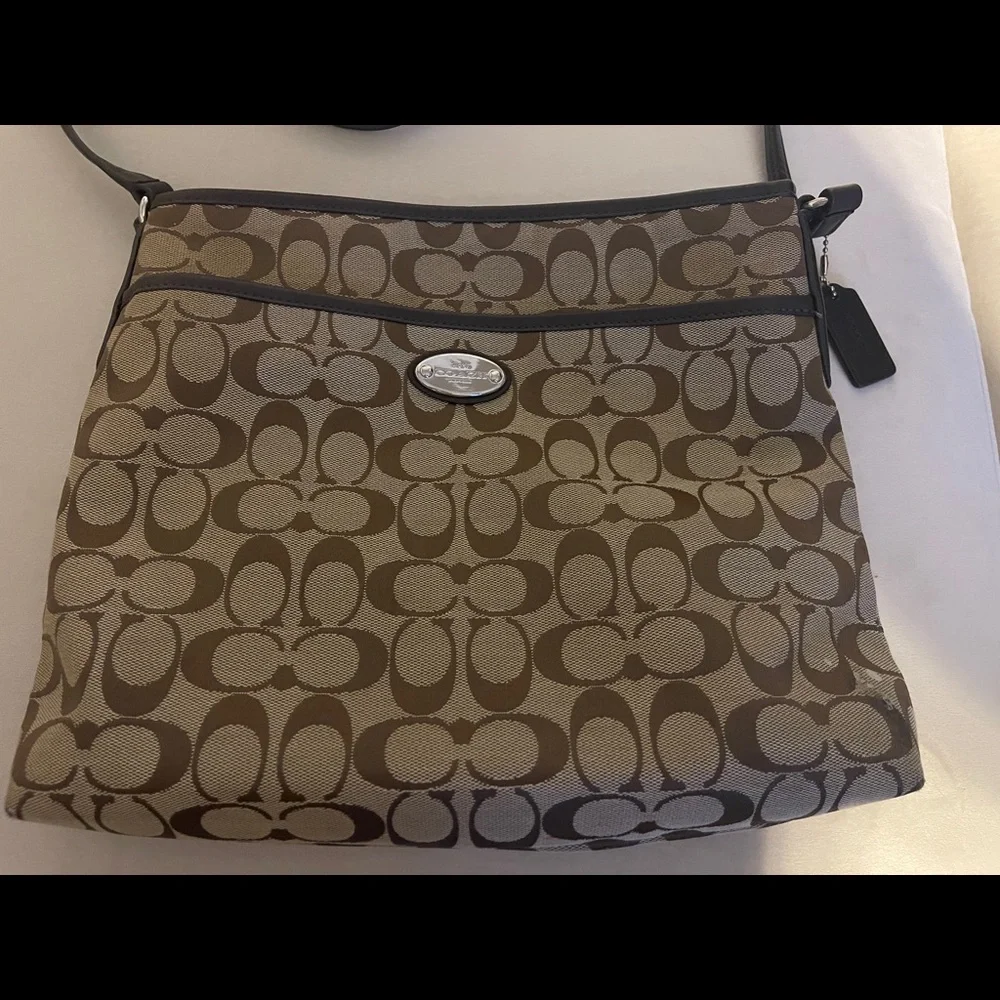 Authentic Coach Crossbody - Picture 3 of 12